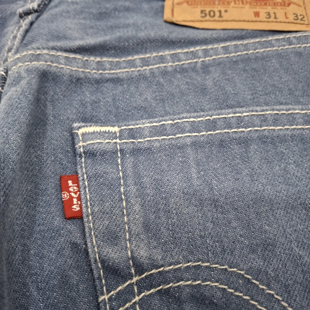 Levi's Original 501 Straight Leg Button-Fly Blue Denim Jeans, Size 31×32